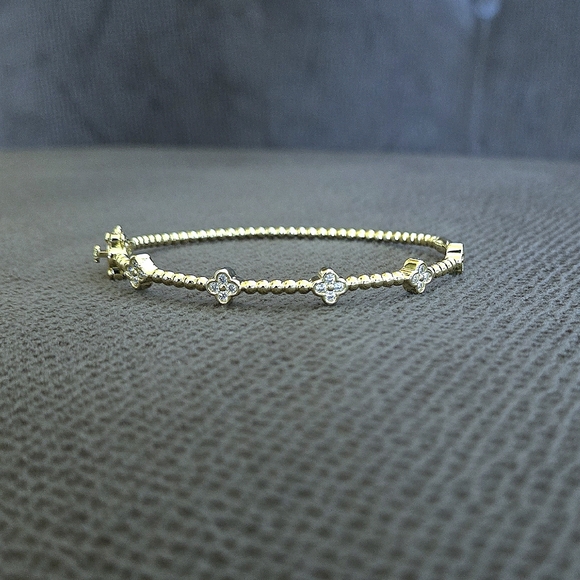 Gold💛 Hinged Cubic Zirconia💎 Flower🌸 Bracelet - NWT - Picture 13 of 16